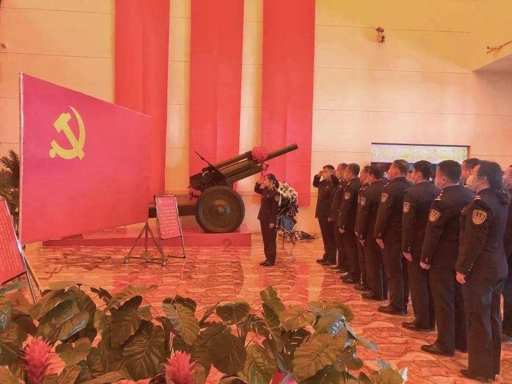 去优丫漫接孩子的路上下起了大雨，就在路边买了一把伞要80元，我是不是被坑了？游戏画面